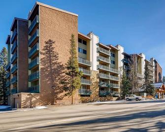 Trails End Condominiums by Ski Country Resorts - Breckenridge - Building