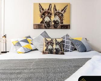 Spacious 3 bed, 2 min from A1, Durham - Durham - Yatak Odası