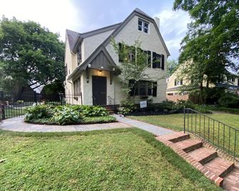 Private Studio walking distance to restaurants, night life, golf. - Wilmington - Edificio