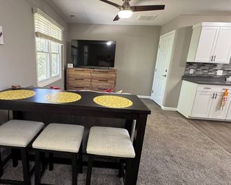 Columbus Parkside Apartment - Columbus - Eetruimte