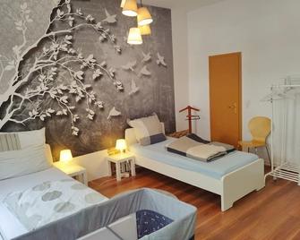 Platz für Gruppe, Familie, Hund mit Garten, See-Nah - Getynga - Sypialnia