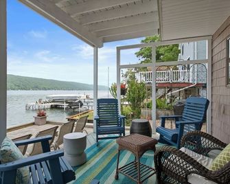Keuka Lakefront | Hot Tub | Dock W/ Hoist | Flx - Branchport - Balcón