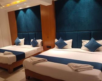 Hotel Prince Garden Daman - Vapi - Bedroom