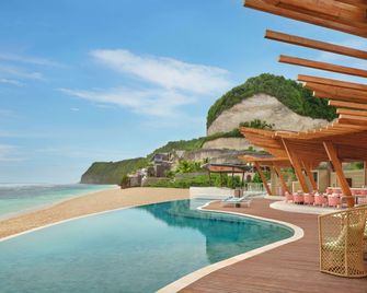 ومانا بالاي لم كسرآر هوتلز آند ريزورتس - South Kuta - حوض السباحة