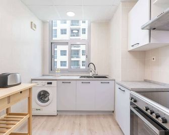 StayShort - Dubai Marina 1 bed apartment with Marina views - Garhoud - Kuchyň