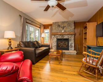Whole Cottage with 4 Bedrooms and Amazing views - Tobermory - Living room