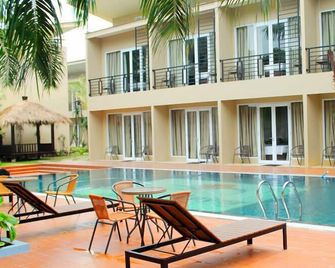 Bali De Anyer Hotel And Restaurant - Carita - Svømmebasseng