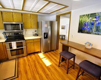 3br - King Beds & Bunk Beds - Free Tram Tickets - Juneau - Kitchen