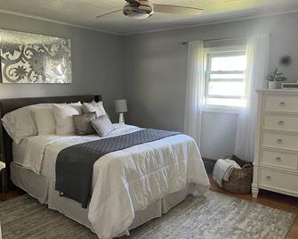 4-bedroom house 24 miles from State College with AC, WiFi. - Philipsburg - Bedroom