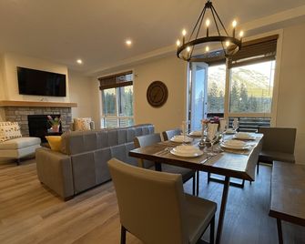 Brand New 2bd/2ba Luxury Corner Unit: Spring Creek - Canmore - Essbereich