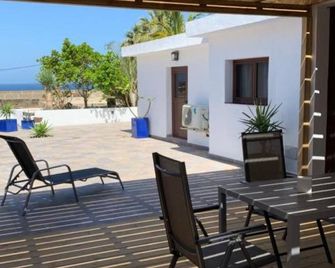 Apartment 'Finca Wapa - Margarita' with Sea View, Wi-Fi and Air Conditioning - Frontera - Patio