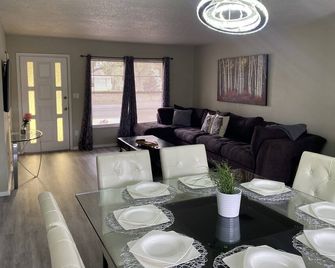Orlando Modern Spacious Home Near Universal - Orlando - Dining room