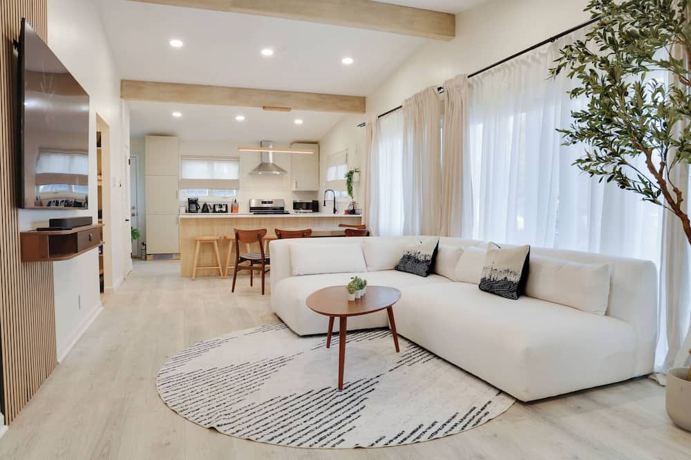 New Renovation 3 minutes to Ambler downtown & train station to Philladelphia
