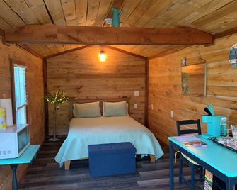 Cozy cabin with WiFi and AC in serene Watkins Glen. - Watkins Glen - Bedroom