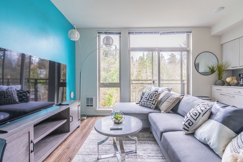 1br | Lounge, Gym | Mercer Island | Sophari E - מרסר איילנד - סלון
