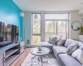 1br | Lounge, Gym | Mercer Island | Sophari E - מרסר איילנד - סלון