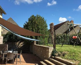 En toute sérénité - Private Jacuzzi and enclosed garden - Charroux - Patio