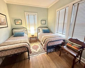Historic Bungalow in Central Austin- minutes from UT and downtown - Austin