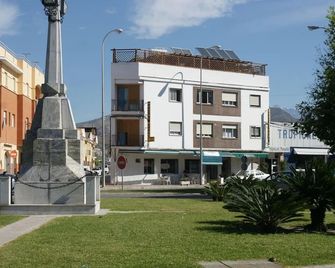 Hostal Puerto Beach - Motril - Budova