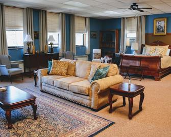Sherman Inn - Ogdensburg - Living room