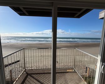 The Sandcastle Beachfront Hotel - Lincoln City - Balkon