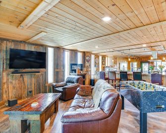 Game Room, Mtn Views! Unit 1 Mi to Heavenly Resort - Stateline - Lounge