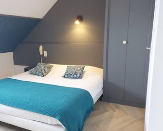 Logis Hôtel Vannes Nord Le Clos Des Hortensias - Locqueltas - Slaapkamer