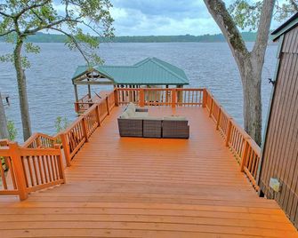 Charming 2 bedroom cabin on Toledo Bend - Hemphill - Balcón