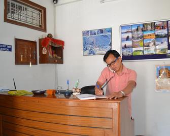 Hotel The Holiday Home - Rishikesh - Front desk
