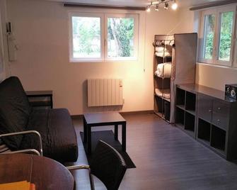 Homerez - Charming studio in Saint-Ay - Saint-Ay - Salon