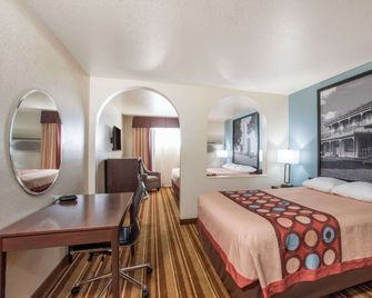 Super 8 by Wyndham Claremore OK - Claremore - Schlafzimmer