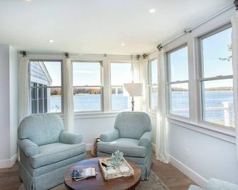 Expansive Coastal Views, 3 bed, 2 bath cottage, newly renovated - Scituate - Living room
