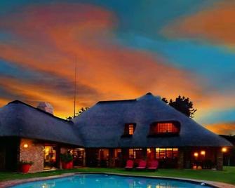 African Footprints Lodge - Midrand - Building