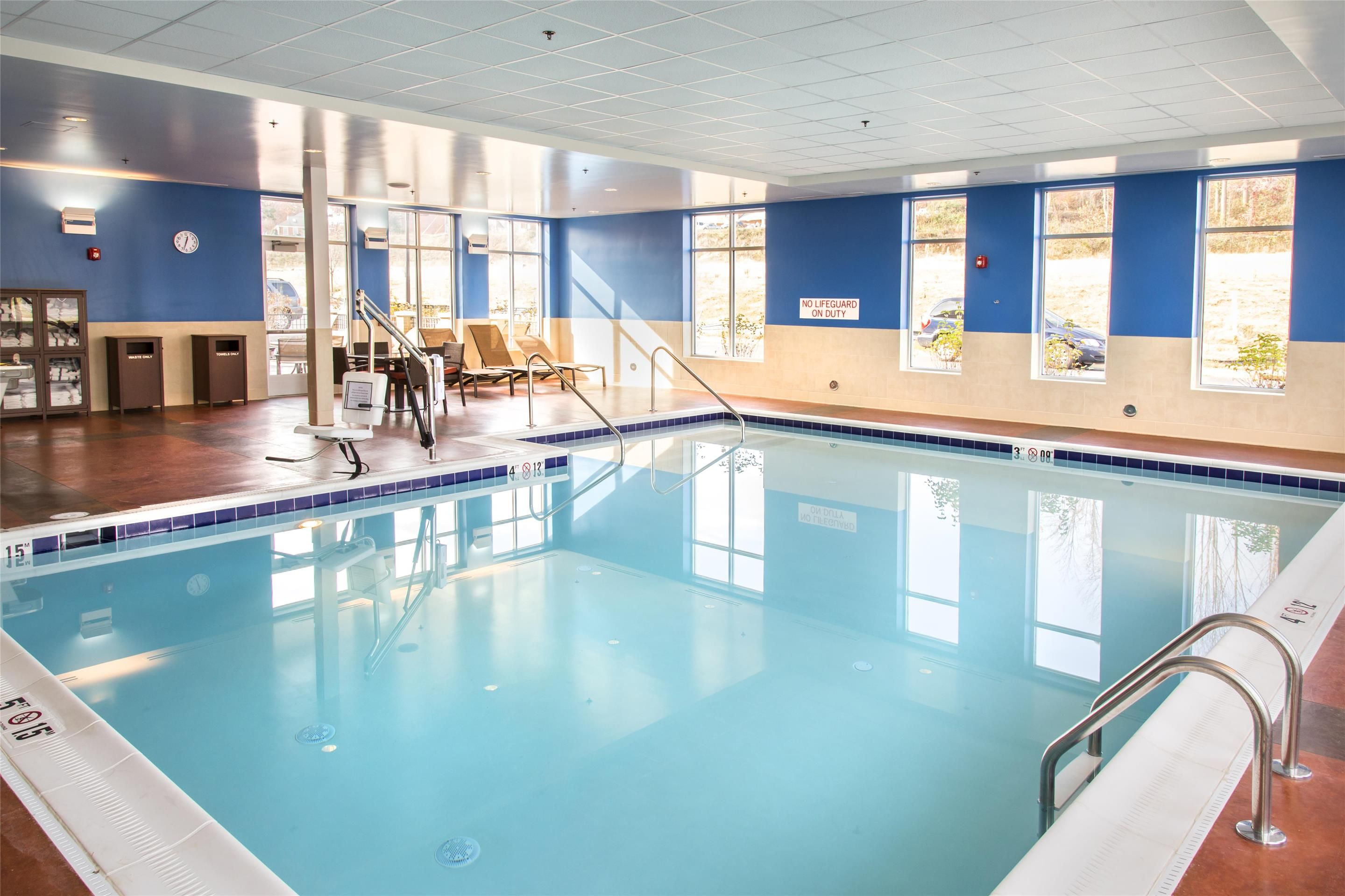 Hyatt Place Charlottesville - Charlottesville - Svømmebasseng