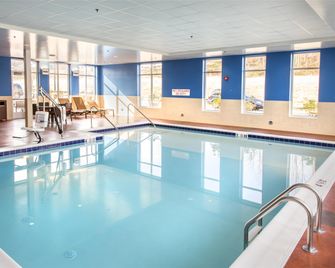 Hyatt Place Charlottesville - Charlottesville - Svømmebasseng