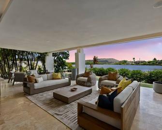 Honolulu Lagoonfront Villa by Gather | Private Pool Villa Near Waikiki & Diamond - Honolulu - Balkon