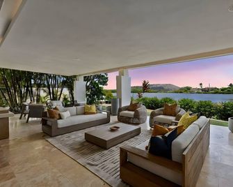Honolulu Lagoonfront Villa by Gather | Private Pool Villa Near Waikiki & Diamond - Honolulu - Balcony