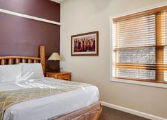 Outpost: Town Square Lodge 12 - Close to Town Square - Jackson - Bedroom