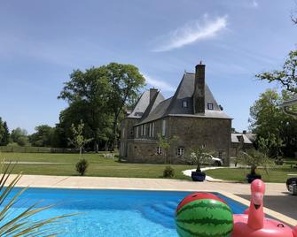 Le Château de la Croix Chemin - Dinge - Pool