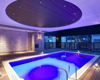 Apa Hotel & Resort Niigata Ekimae Odori - נייגאטה - בריכה