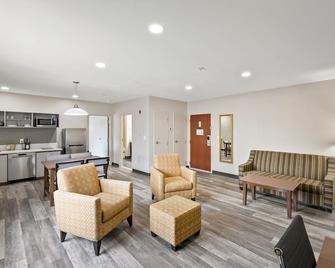 إنجليش إن أوف تشارلوتسفيل - شارلوتسفيل - غرفة معيشة