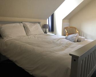 The Railway Rooms - Leven - Bedroom