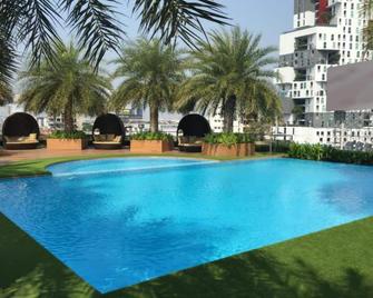 The Bazaar Hotel Bangkok - Bangkok - Piscina
