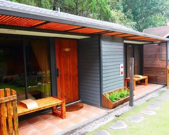 Yue Lake Backpackers - Nantou City - Patio