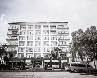 Maneerote Hotel Surin - Surin - Gebäude