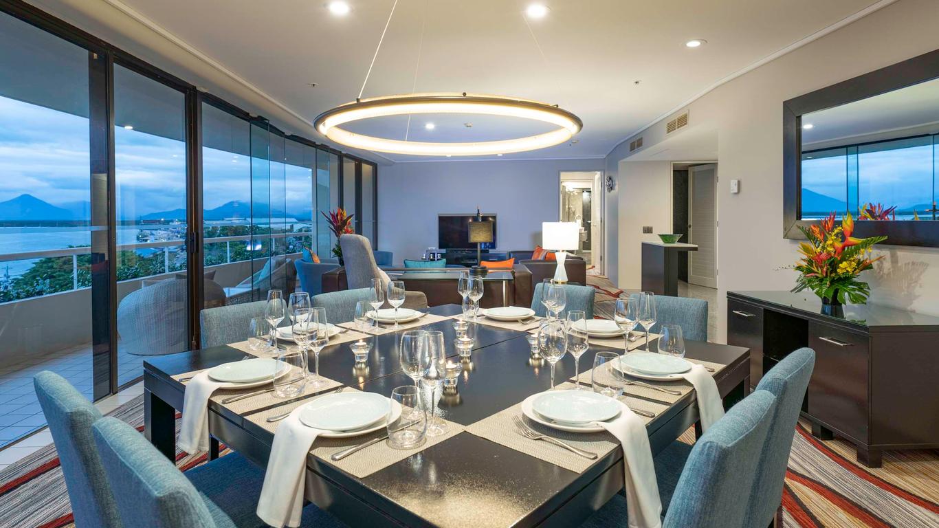 Hilton Cairns