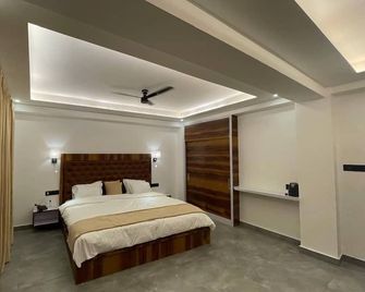 Blue Angel Annexe - Shillong - Schlafzimmer