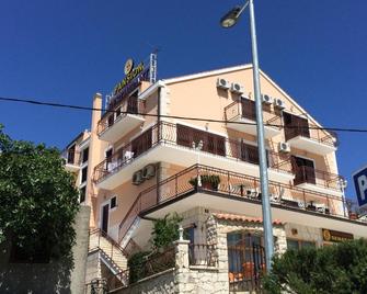 Bed & Breakfast Senator - Подстрана - Будівля