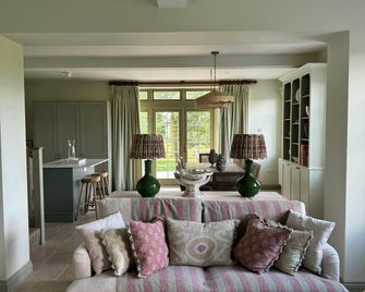 The Retreat, Elcot Park - Newbury - Huiskamer