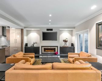 Beautiful & Modern 3-Bedroom Georgetown Home, Free parking - Washington, D.C. - Living room